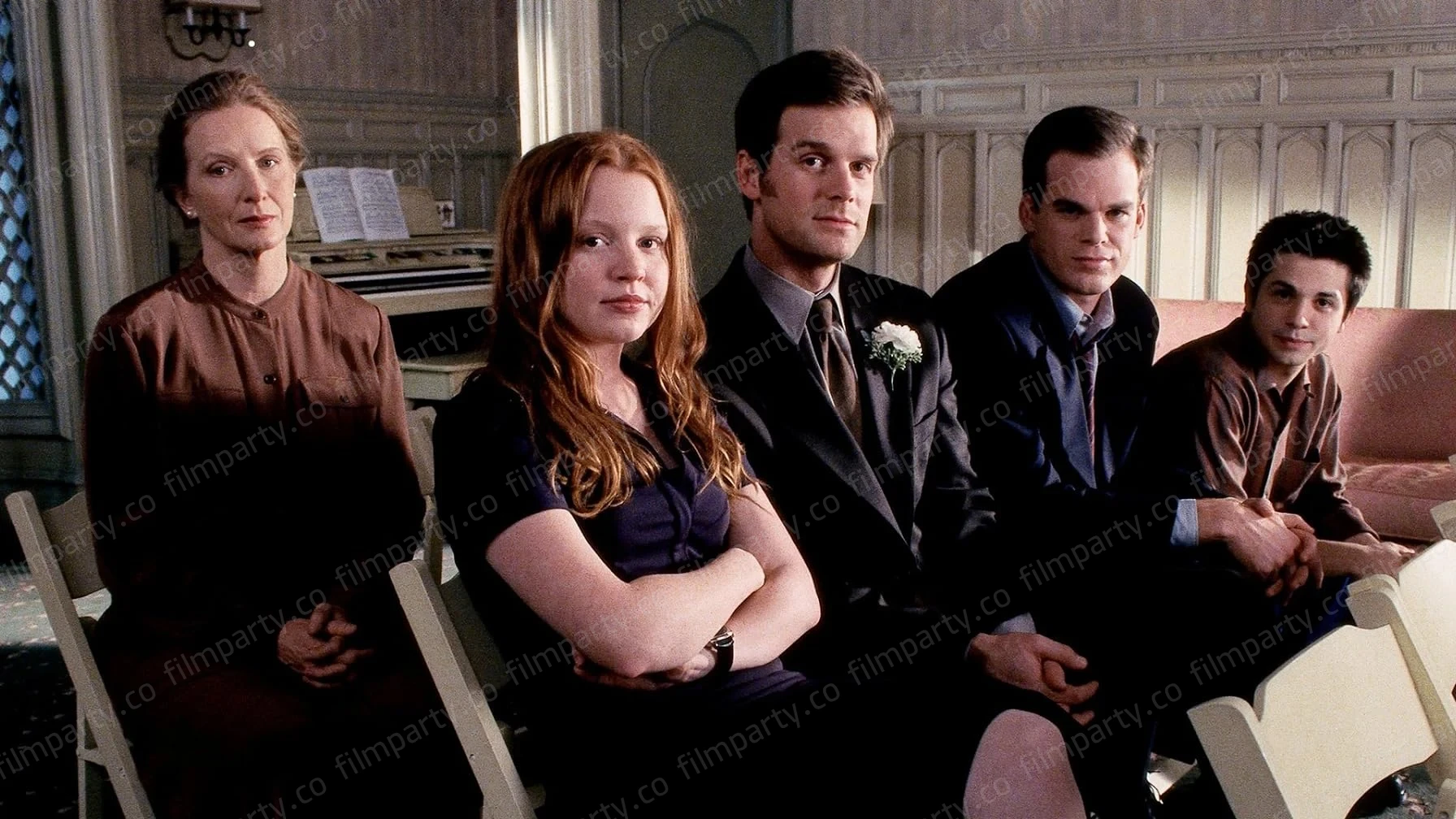 پوستر سریال شش فوت زیر خاک (Six Feet Under 2001) - تماشای آنلاین و دانلود از فیلم پارتی