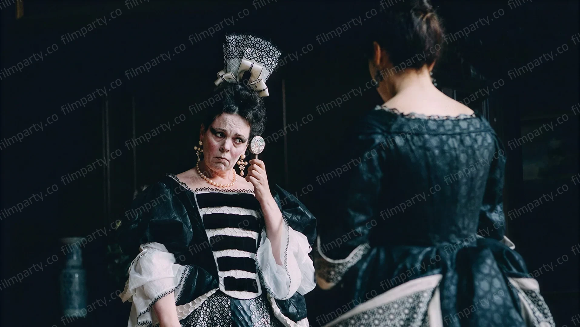 پوستر فیلم سوگلی (The Favourite 2018) - تماشای آنلاین و دانلود از فیلم پارتی