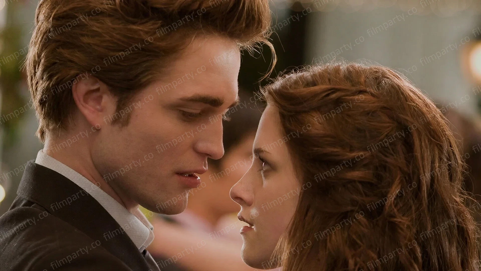 پوستر فیلم گرگ‌ومیش (Twilight 2008) - تماشای آنلاین و دانلود از فیلم پارتی
