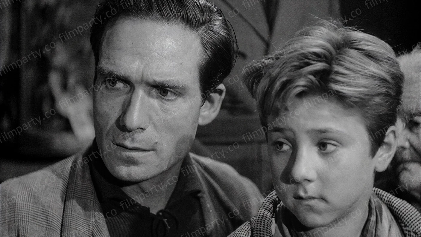 پوستر فیلم دزد دوچرخه (Bicycle Thieves 1948) - تماشای آنلاین و دانلود از فیلم پارتی