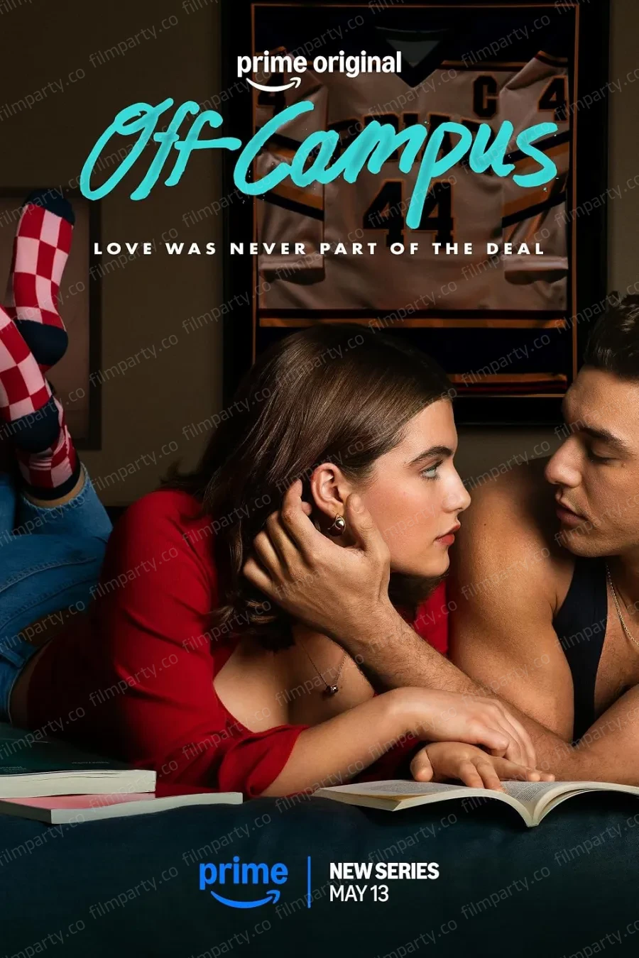 پوستر سریال خارج از محوطه (Off Campus 2026) - تماشای آنلاین و دانلود از فیلم پارتی